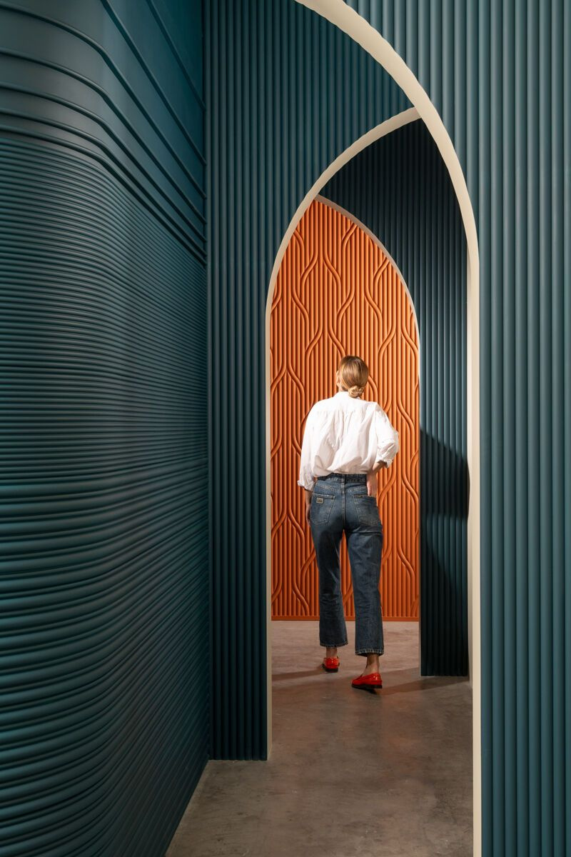 Panel ścienny 3D Orac Decor W213 HILL TRACE zastosowanie w korytarzu