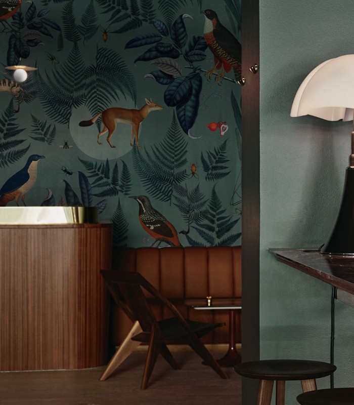 Tapeta Turquoise Fern Wallcolors we wnętrzu salonu