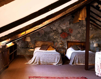 A00269 - panel Macarena Carmesí Feria Coordonne