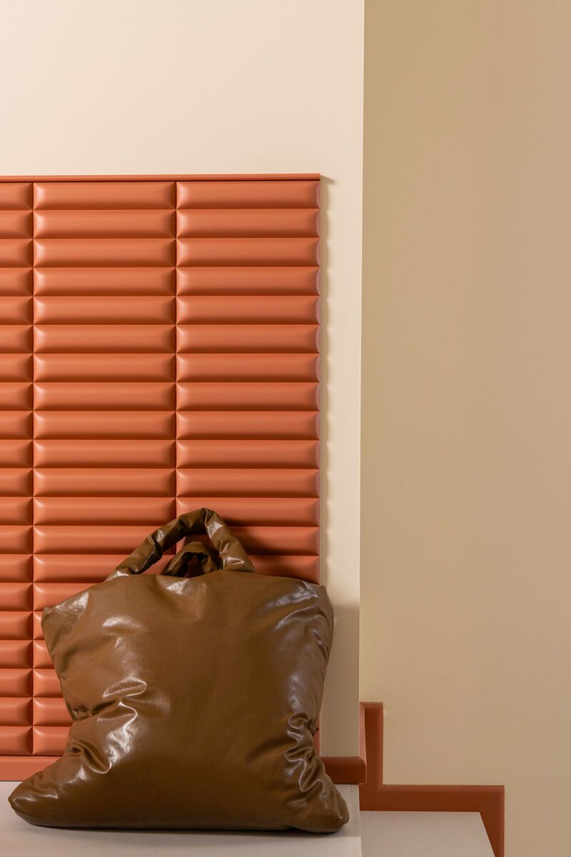 Panel ścienny 3D W217 PILLOW Orac Decor w kolorze terakoty w przedpokoju