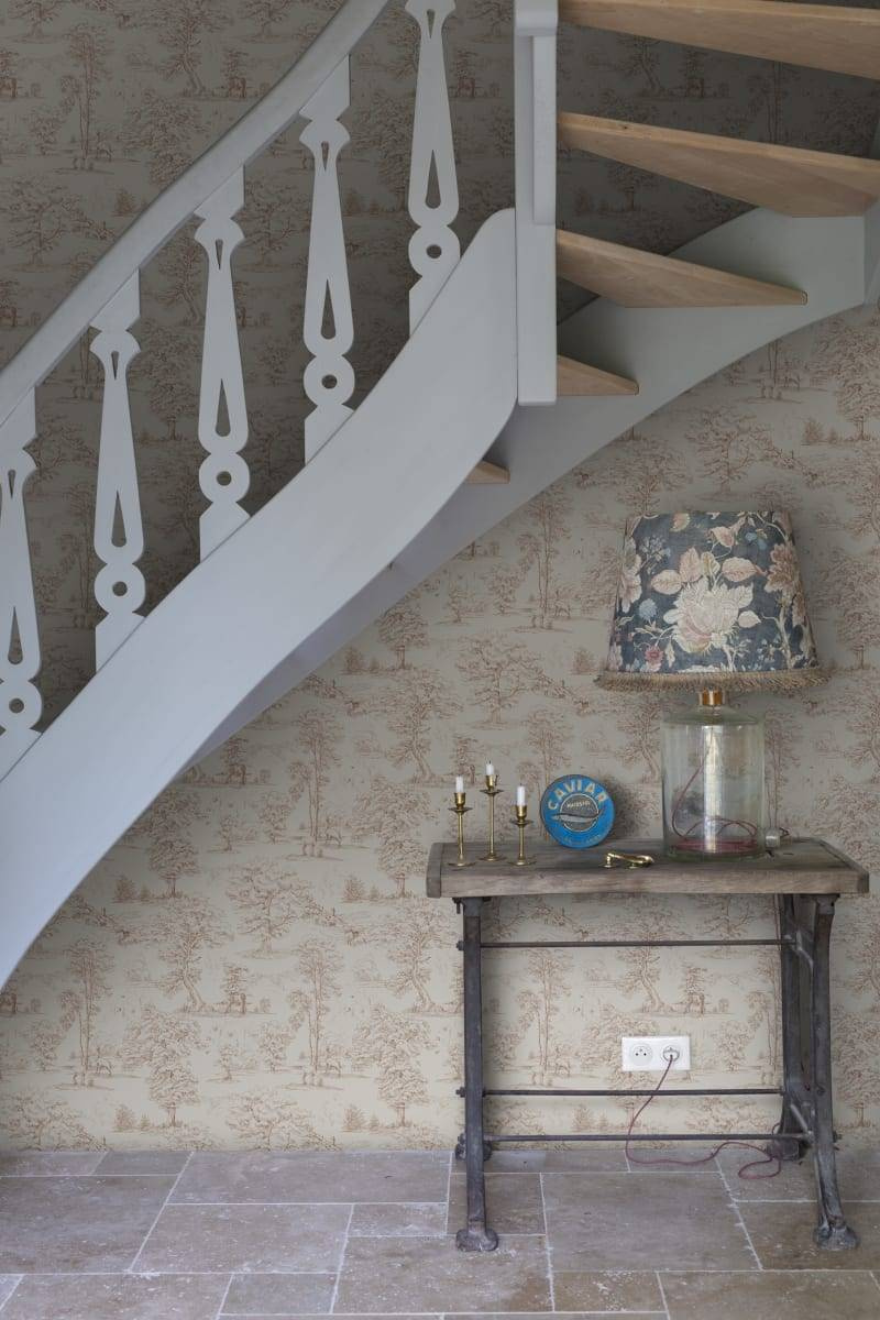 S10255 – tapeta Montfort Terracotta Le Village Sandberg – Sandberg – zdjęcie produktu