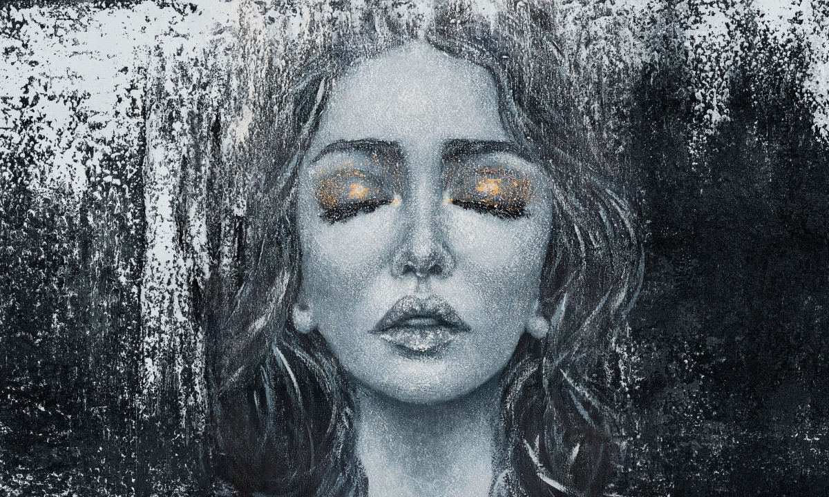 fototapeta Vision WallArt – zbliżenie portretu kobiety w odcieniach szarości i złota