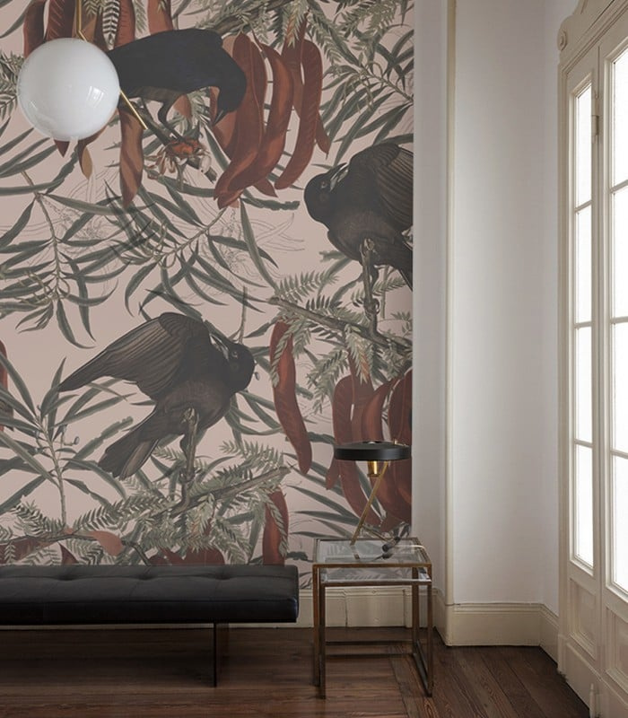 Tapeta Crows Pink Wallcolors na ścianie w eleganckim salonie
