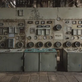 R14351 – fototapeta Deserter’s Controls Rebel Walls