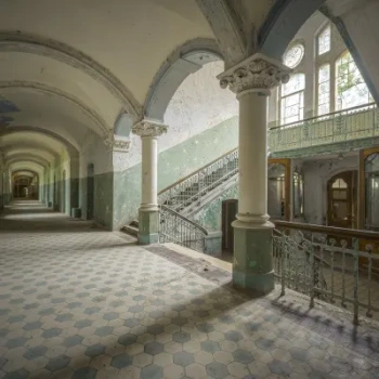 R14331 – fototapeta Bleached Baroque Rebel Walls