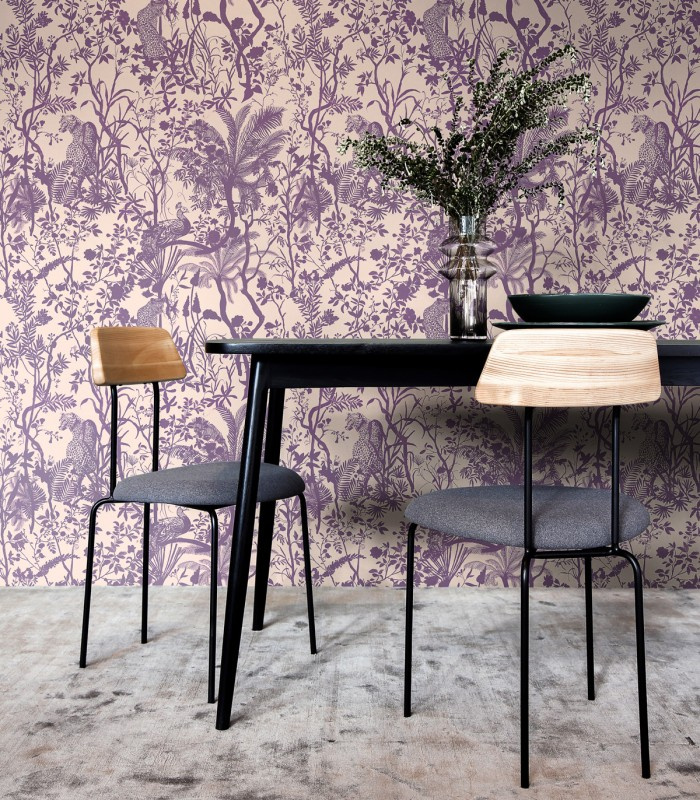 Tapeta Wild Creation w jadalni – aranżacja z czarnym stołem