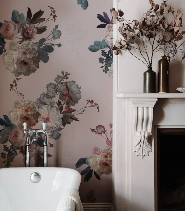Tapeta Blush Garden Pink Wallcolors na ścianie w eleganckiej łazience