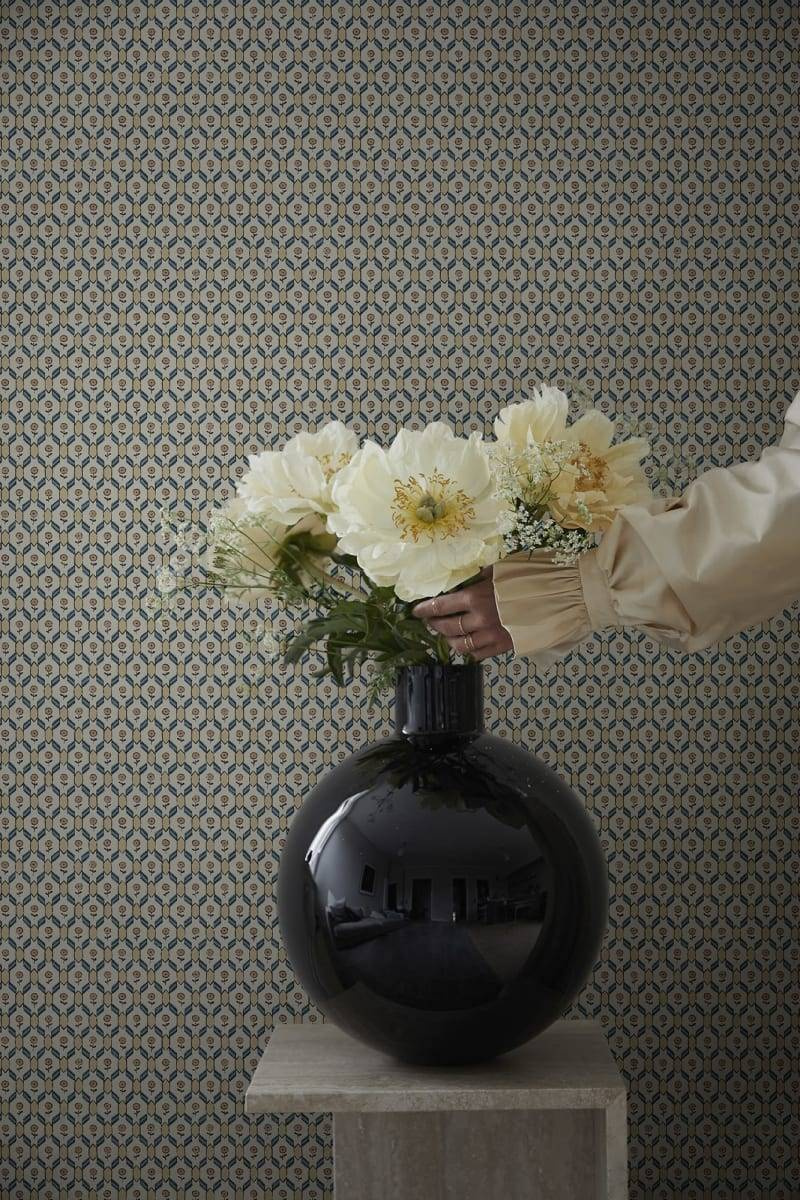 S10242 – tapeta Hugo Terracotta Le Village Sandberg – Sandberg – zdjęcie produktu