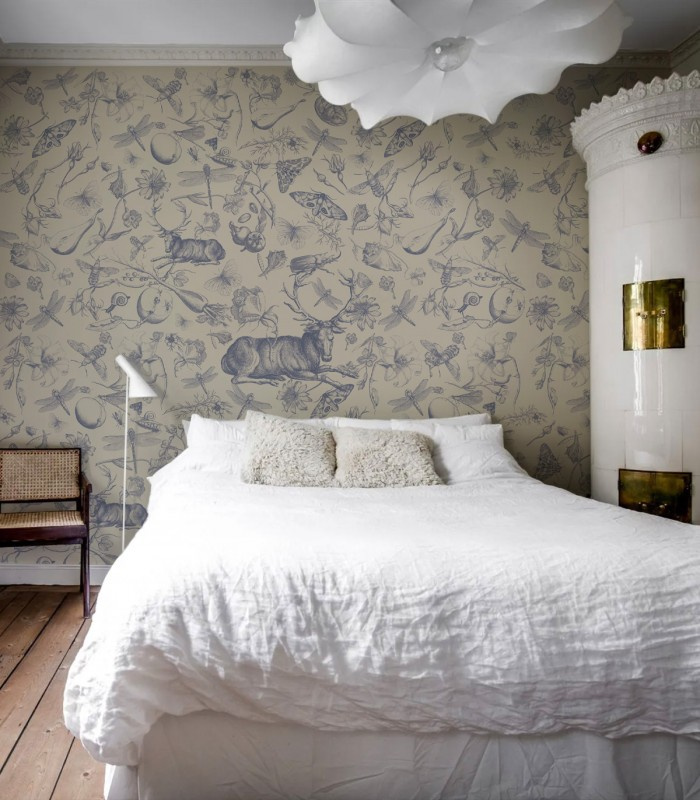 Tapeta Vintage botanic blue w sypialni - aranżacja Wallcolors