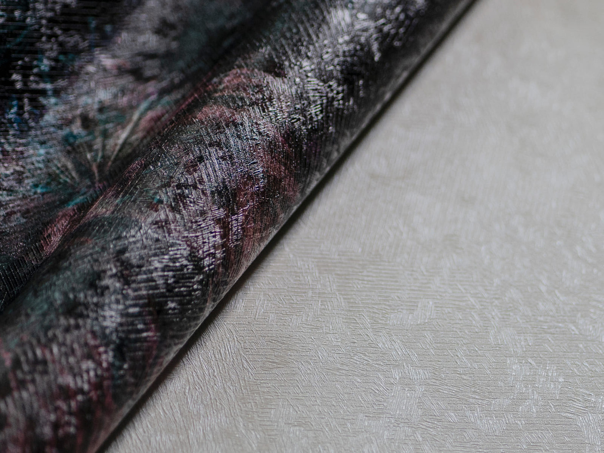 Struktura winylowej tapety Jungla fiolet Jungle WallCraft 805312301 z bliska