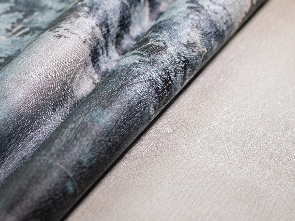 Struktura tapety WallCraft – zbliżenie winylowego podłoża