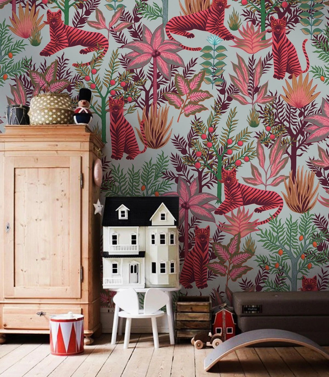 Tapeta Gold Tigers Pink Wallcolors na ścianie w pokoju dziecka