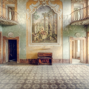 R15671 – fototapeta Time Traveler Rebel Walls