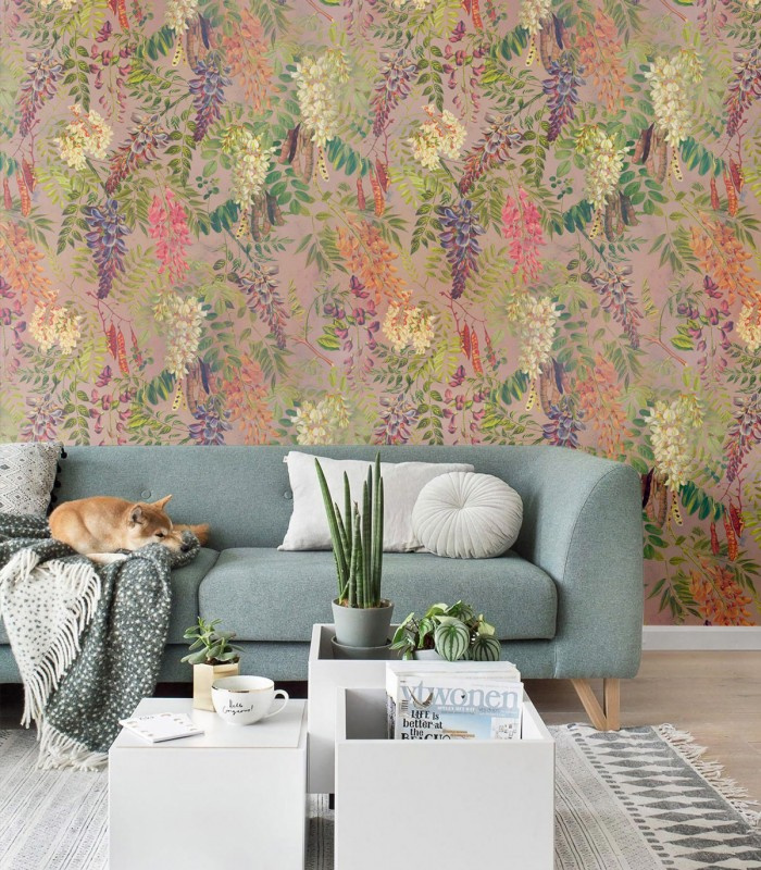 Tapeta roślinna Acacia Wallcolors w salonie z sofą