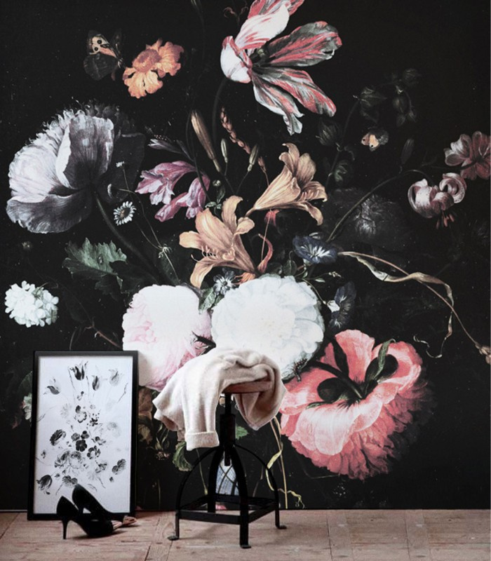 Tapeta Midnight Flowers – kwiatowy mural na ciemnym tle