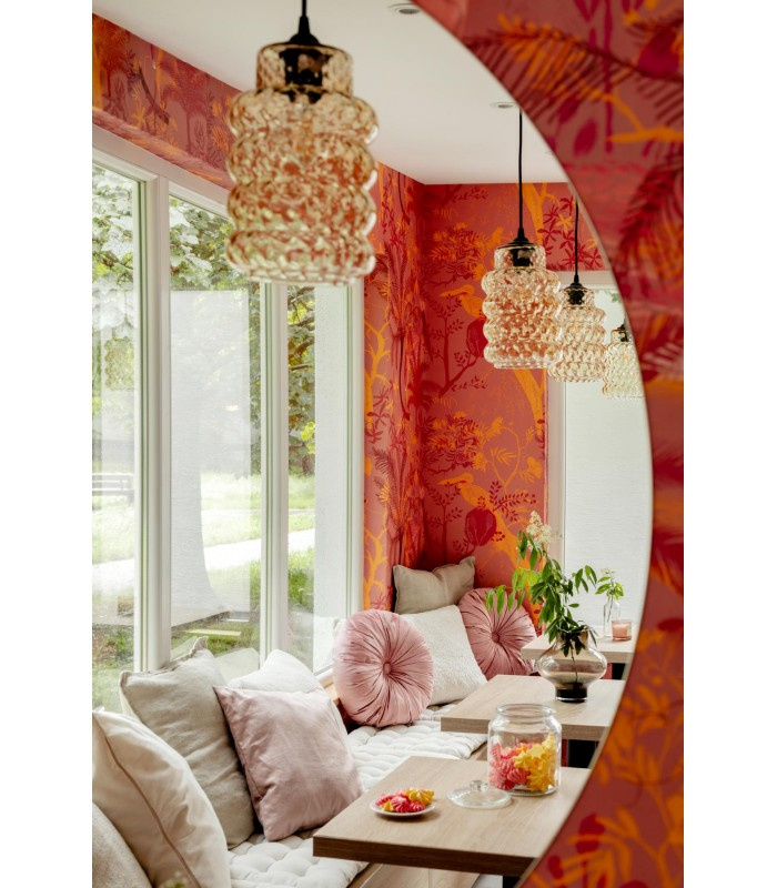 Tapeta Hidden Storks w przytulnej strefie wypoczynkowej przy oknie