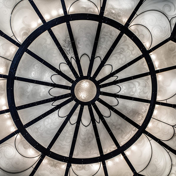 R16120 – fototapeta Crystal Ceiling Rebel Walls